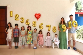 Mãe de oito filhos está à espera de gêmeos, paulistana faz sucesso nas redes sociais 